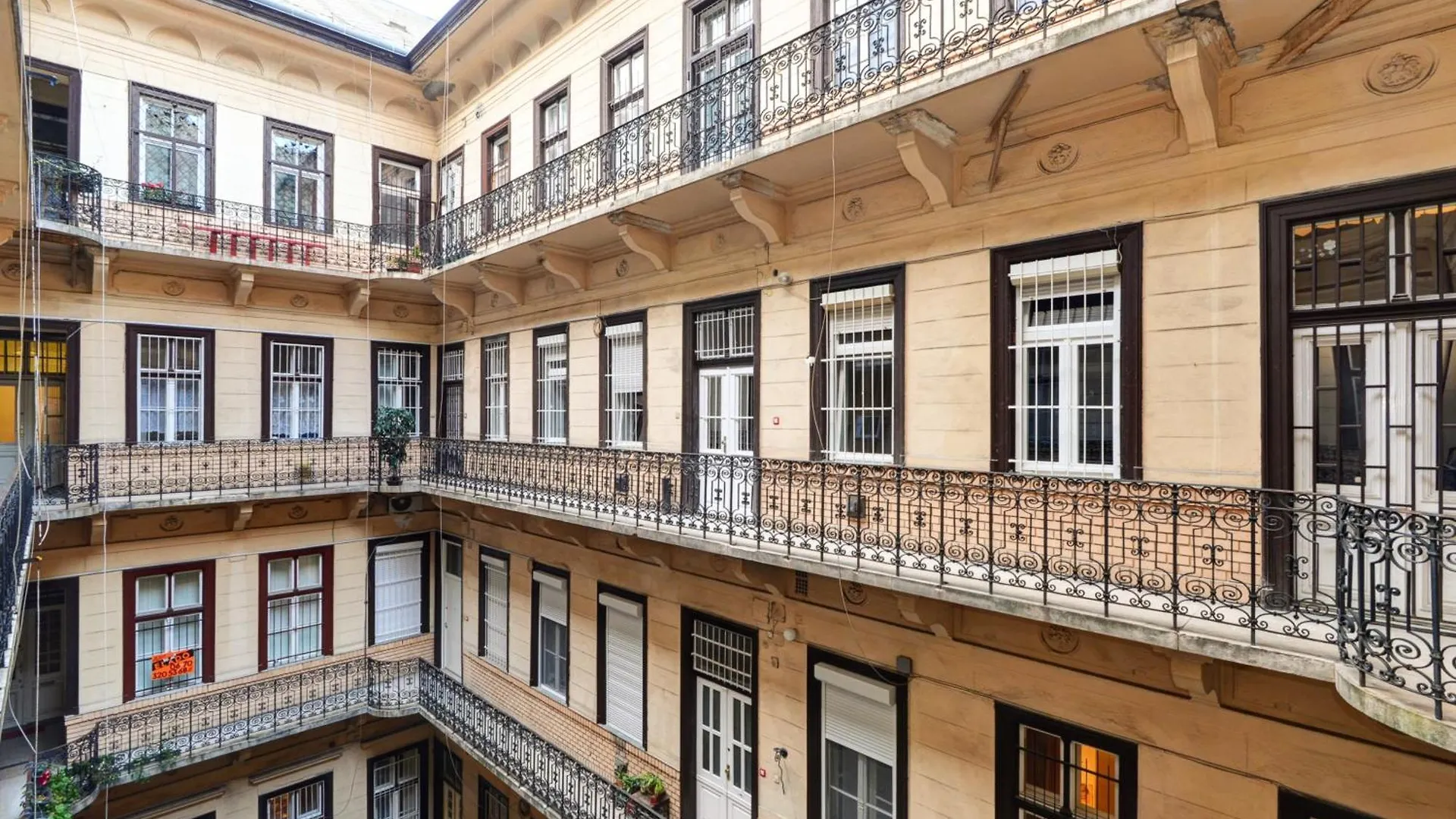 Nice Studio Apartment In The City Center Budapest
